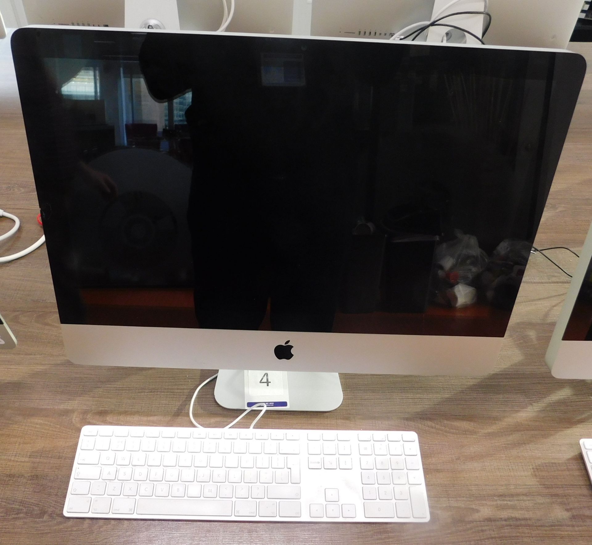 Apple 21.5in i5 iMac, 2.5ghz Processor, 4gb RAM, 500gb HDD, A1311, s/n CO2H73BKDHJF with Keyboard