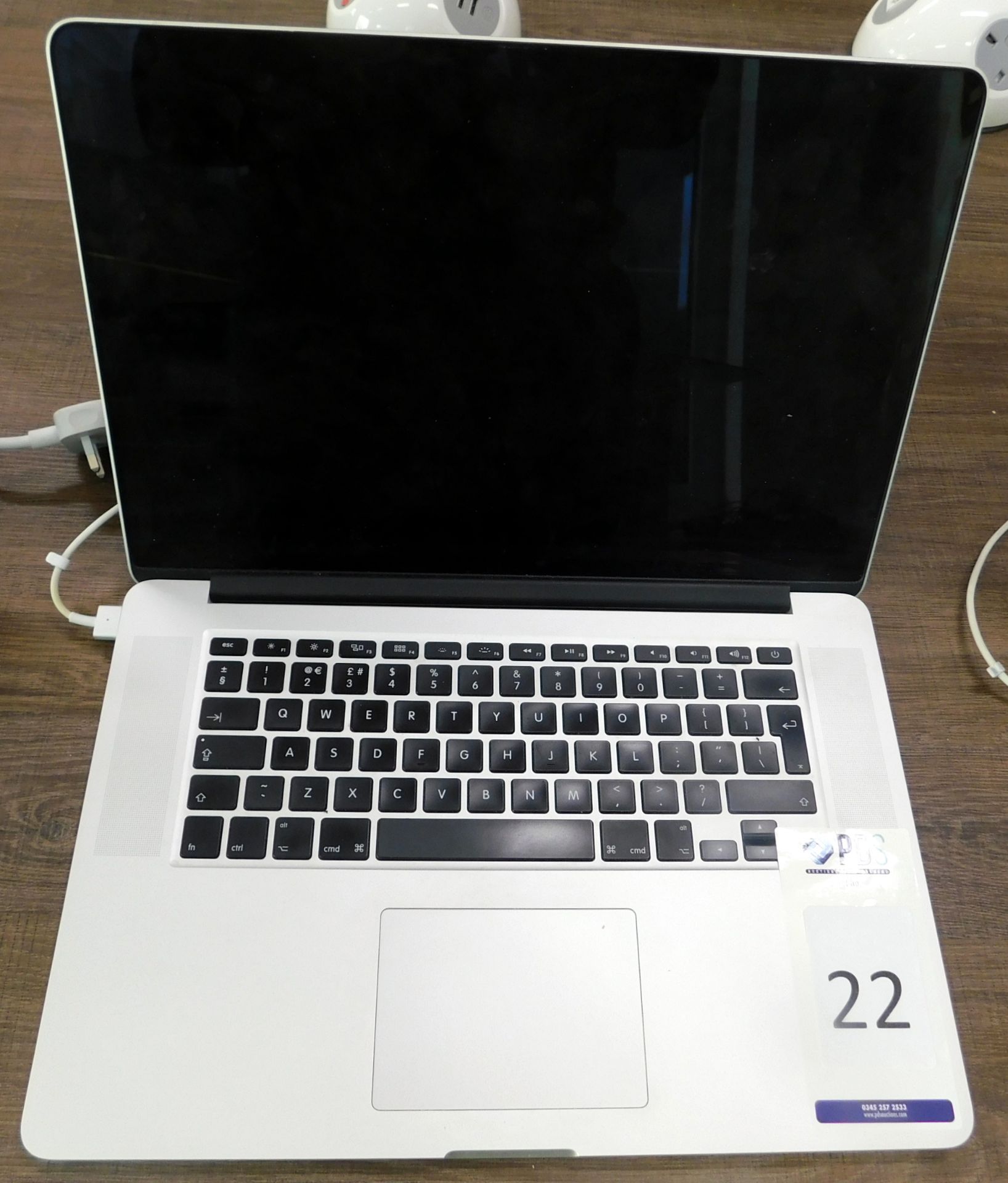Apple MacBook Pro i7 15in, 2.2ghz Processor, 16gb RAM, 256gb SSD, A1398, s/n C02Q3AGNG8WN with