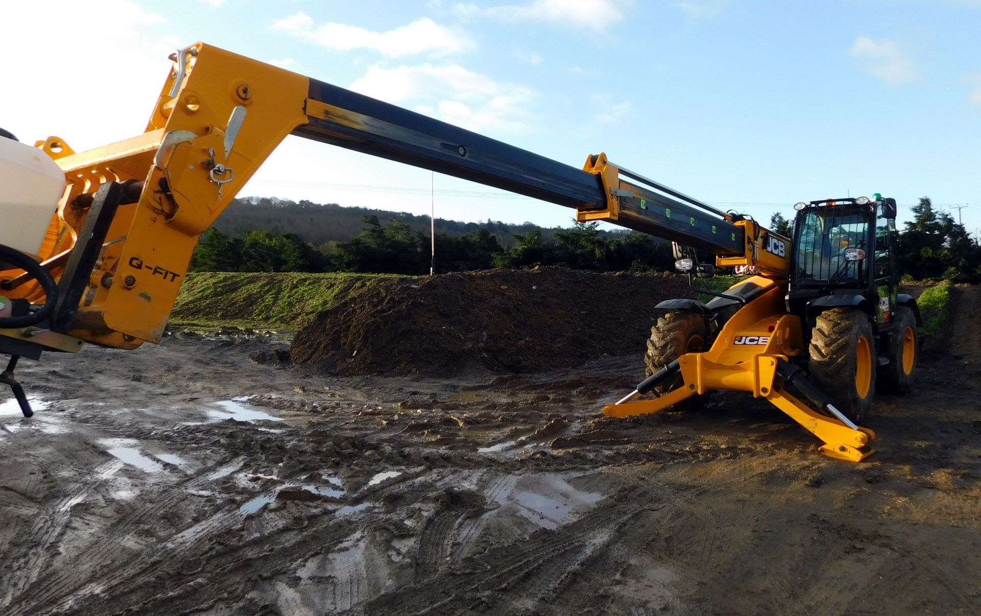 JCB 533-105 Telehandler, FM18 MKN, first registered 13/8/18, s/n JCB5AH7GPJ2728772, c/w Forks & Q- - Image 8 of 24