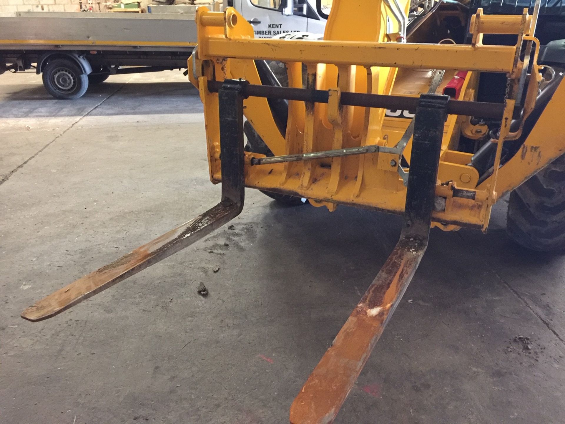 JCB 533-105 Telehandler, FM18 MKN, first registered 13/8/18, s/n JCB5AH7GPJ2728772, c/w Forks & Q- - Image 19 of 24