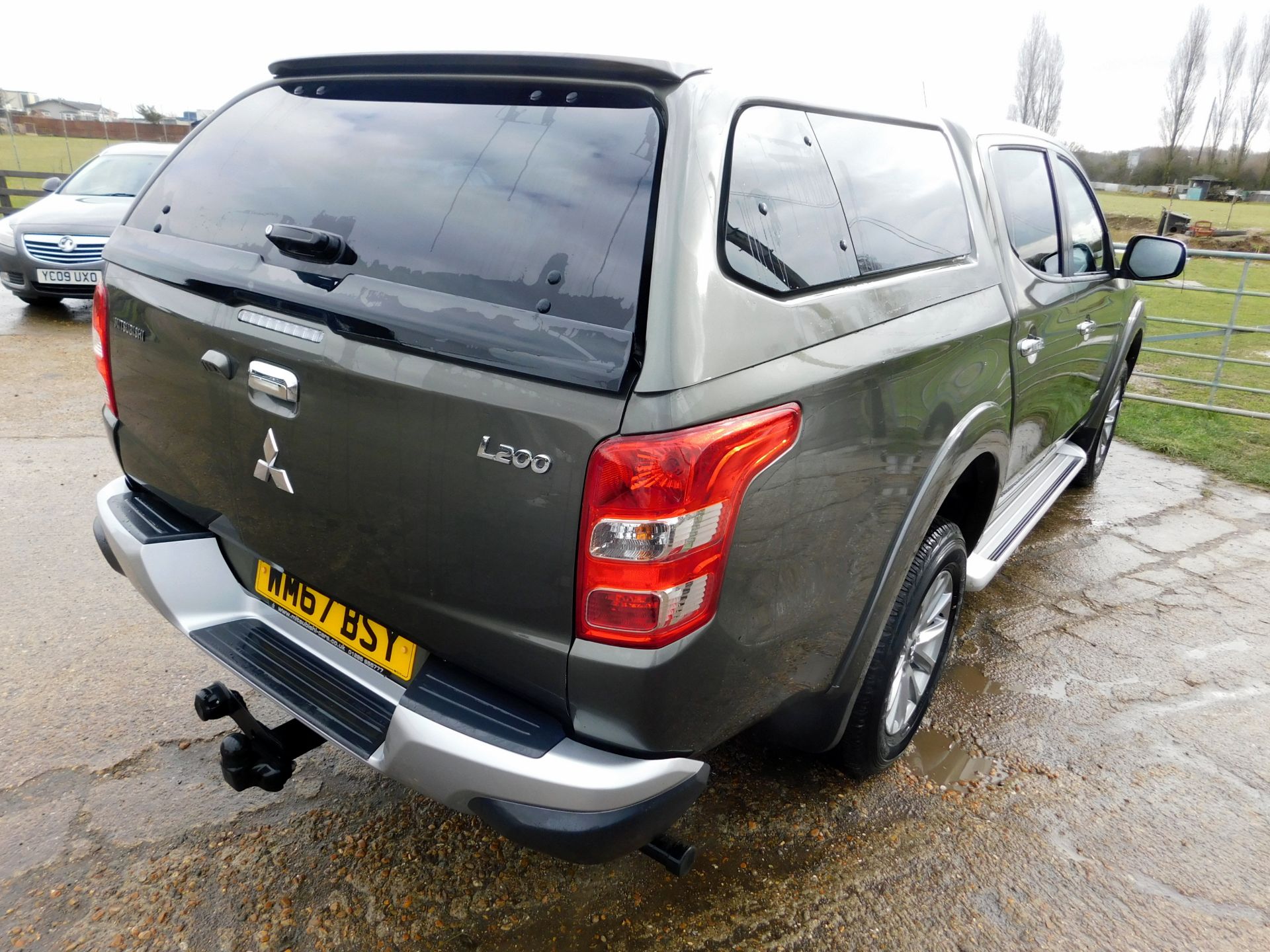 Mitsubishi L200 Warrior DI-D Auto Pick-up, WM67 BSY, First Registered 18/12/17, 3,688 Miles, V5 ( - Image 4 of 8