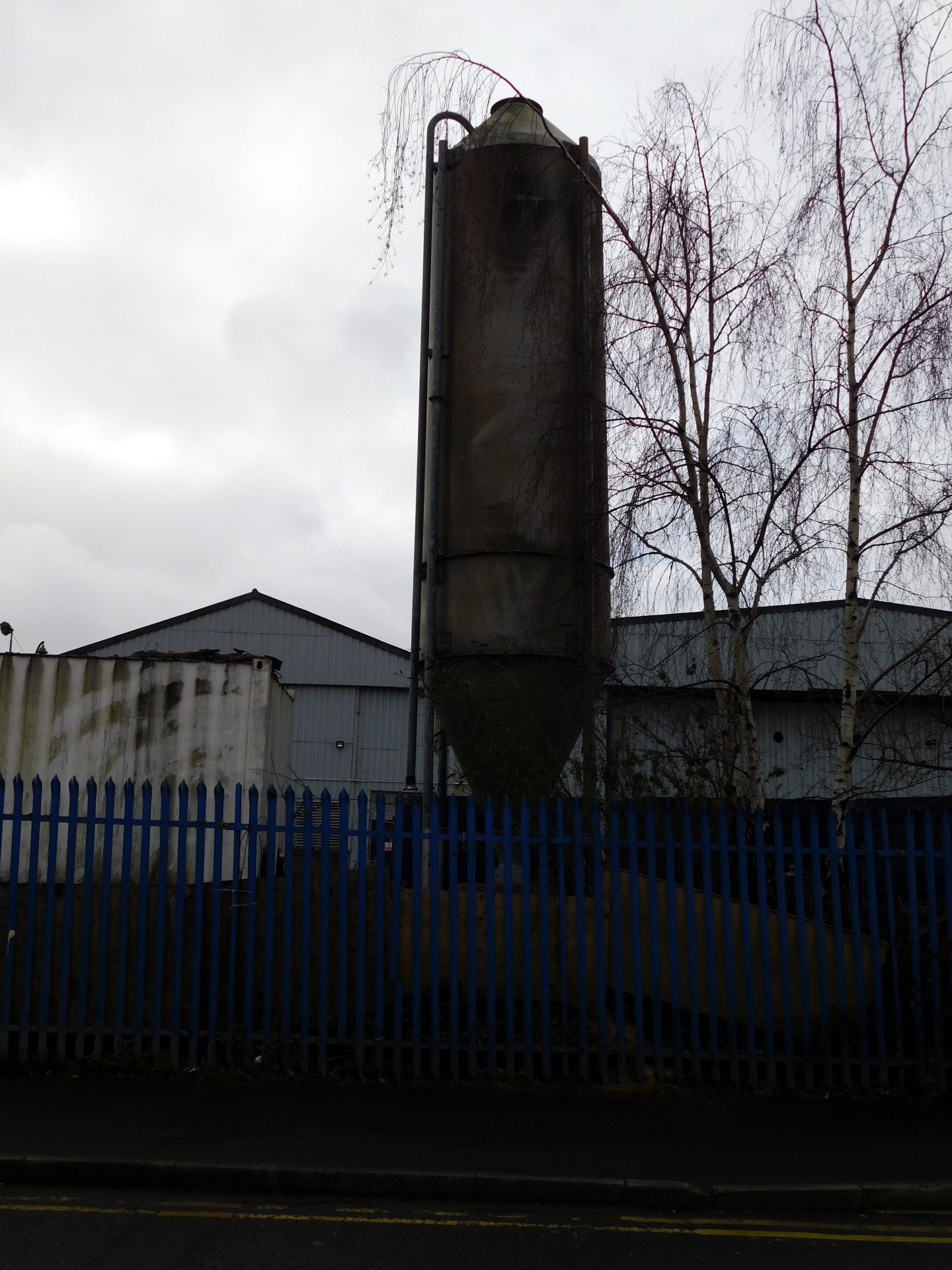 2 GRP Type Silos – Approx 36ft x 6ft (Located Knowsley – Viewing Strictly by Appointment) (Buyer to - Bild 3 aus 15