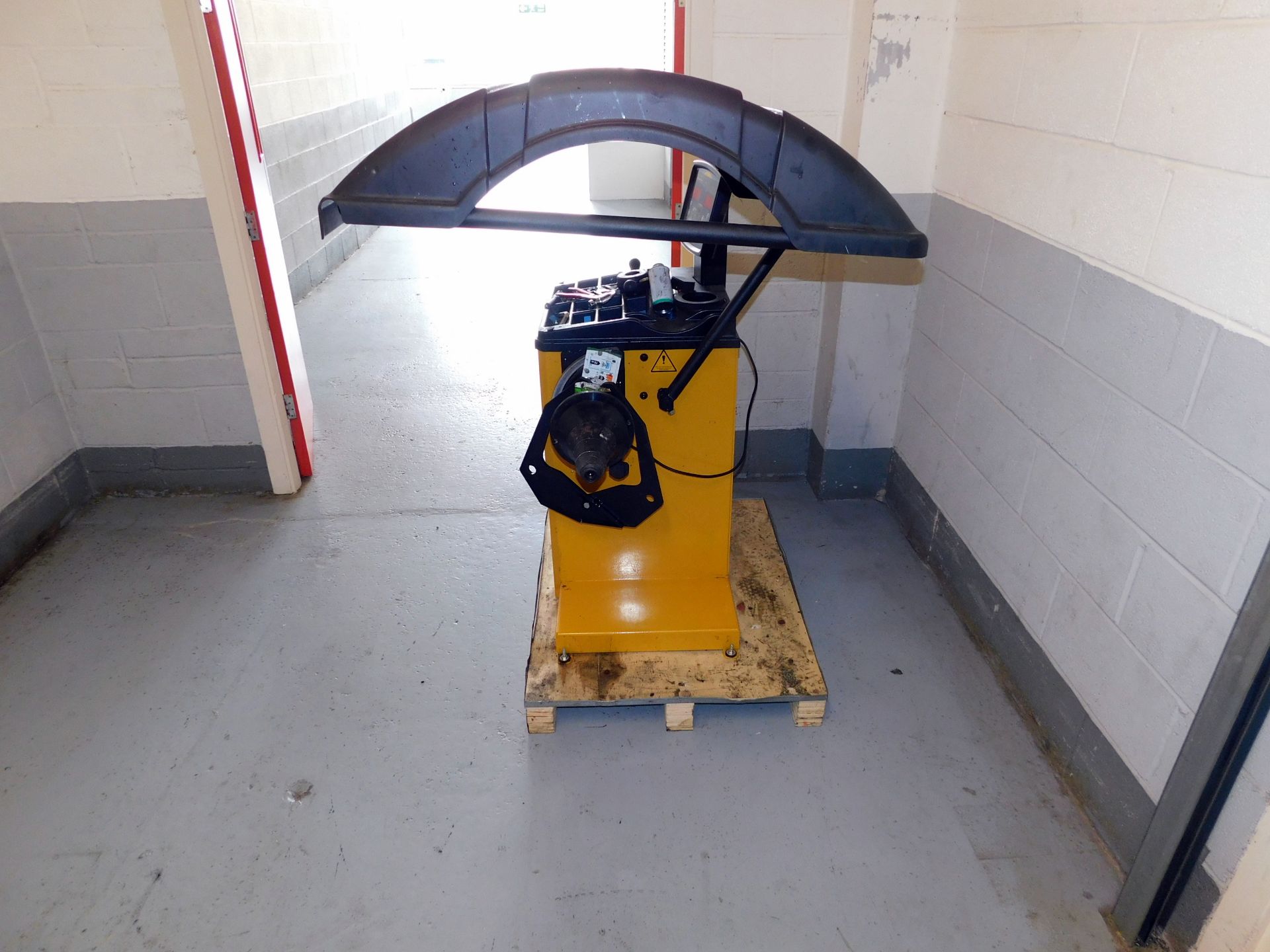 Bradbury WC5521i Wheel Balancer, Serial Number 918050460 (2018) - Image 5 of 7