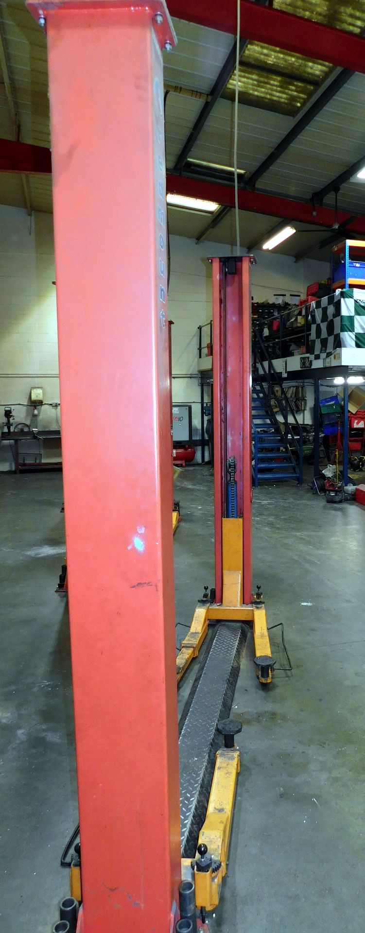 Redmount RM-3001 Two Post Vehicle Lift, 3200kg, S/N TP801135, Year of Manufacture 2008 (Located Unit - Image 5 of 9