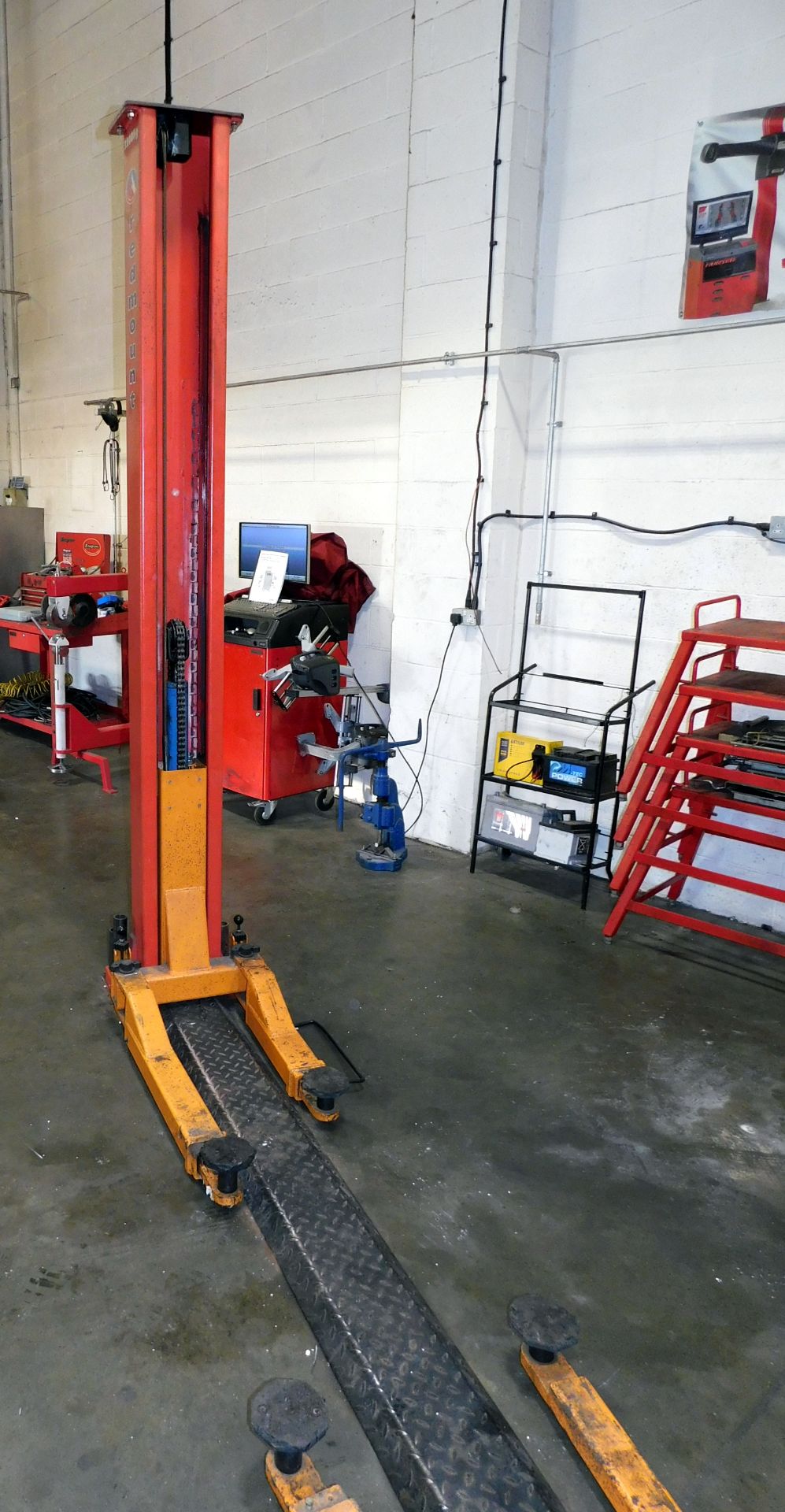 Redmount RM-3001 Two Post Vehicle Lift, 3200kg, S/N TP801135, Year of Manufacture 2008 (Located Unit - Image 7 of 9