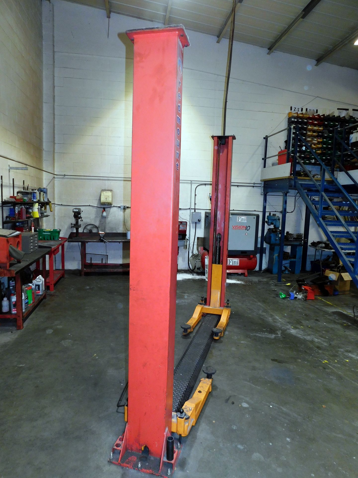 Redmount RM-3011 Two Post Vehicle Lift, 3200kg, S/N TP702146, Year of Manufacture 2007 (Located Unit - Image 8 of 11