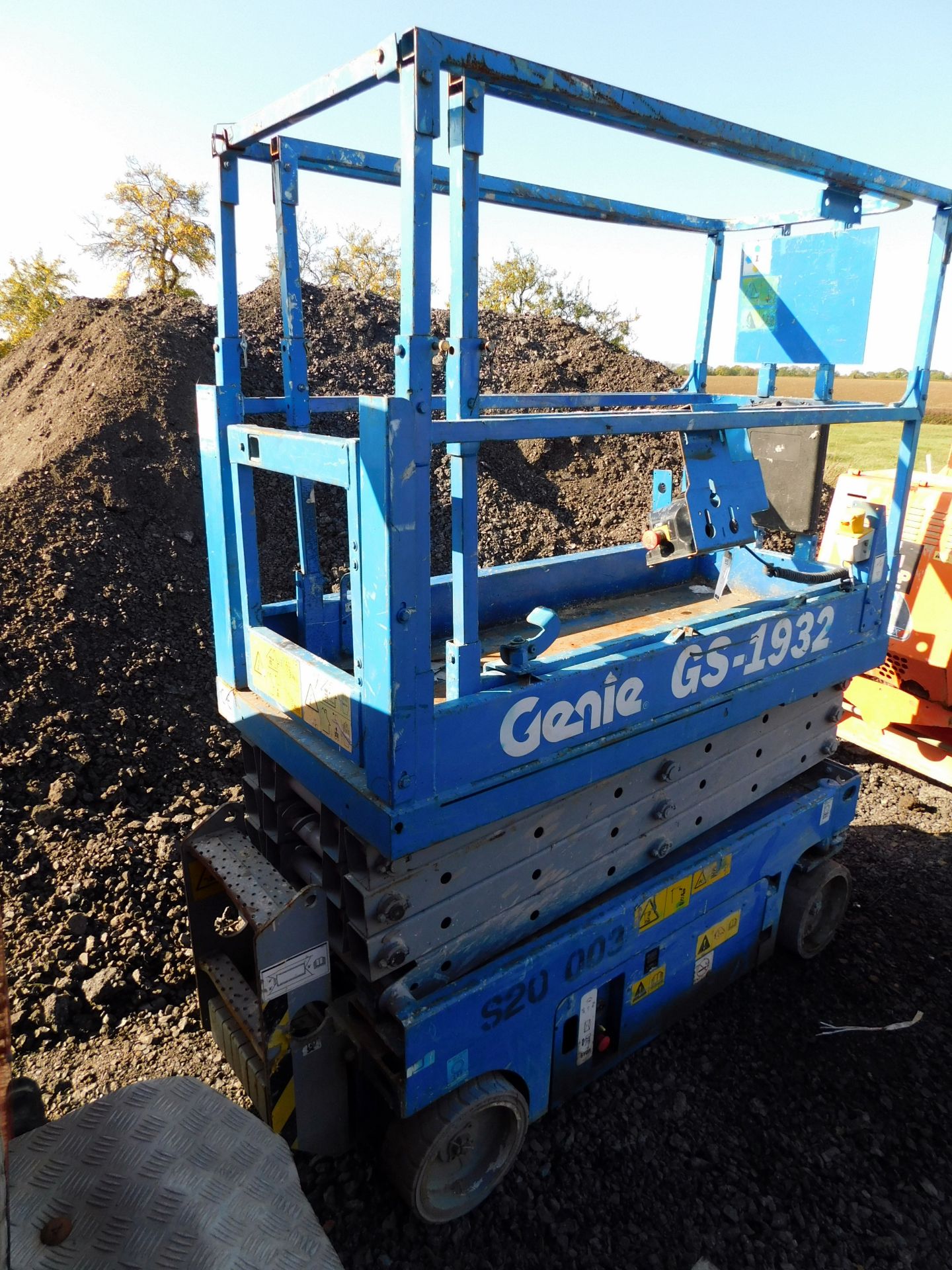 Genie GS-1932 Scissor Lift, 480 hours. (no Key) (Located Milton Keynes, Viewing by Appointment – see - Image 2 of 7