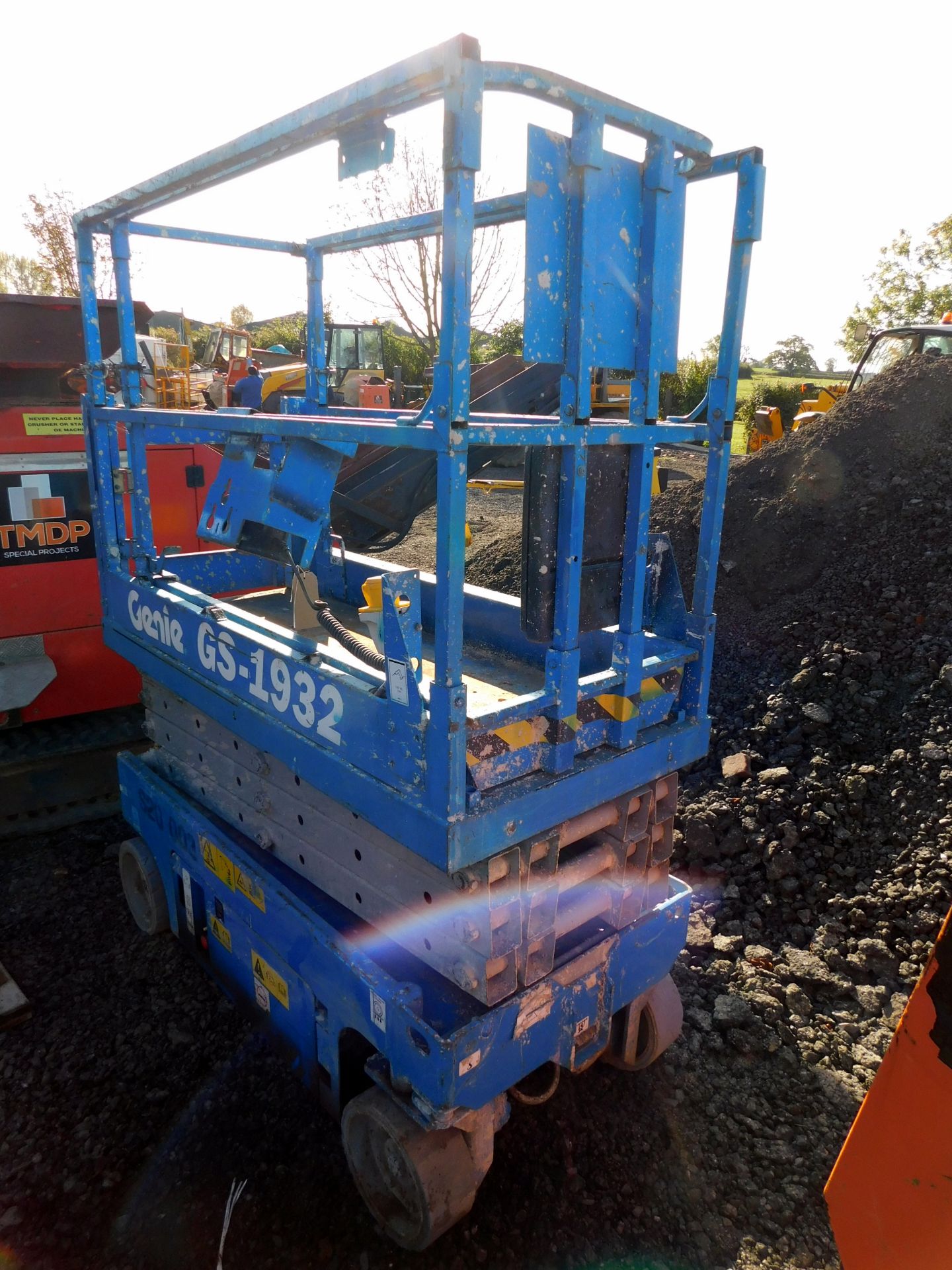 Genie GS-1932 Scissor Lift, 480 hours. (no Key) (Located Milton Keynes, Viewing by Appointment – see