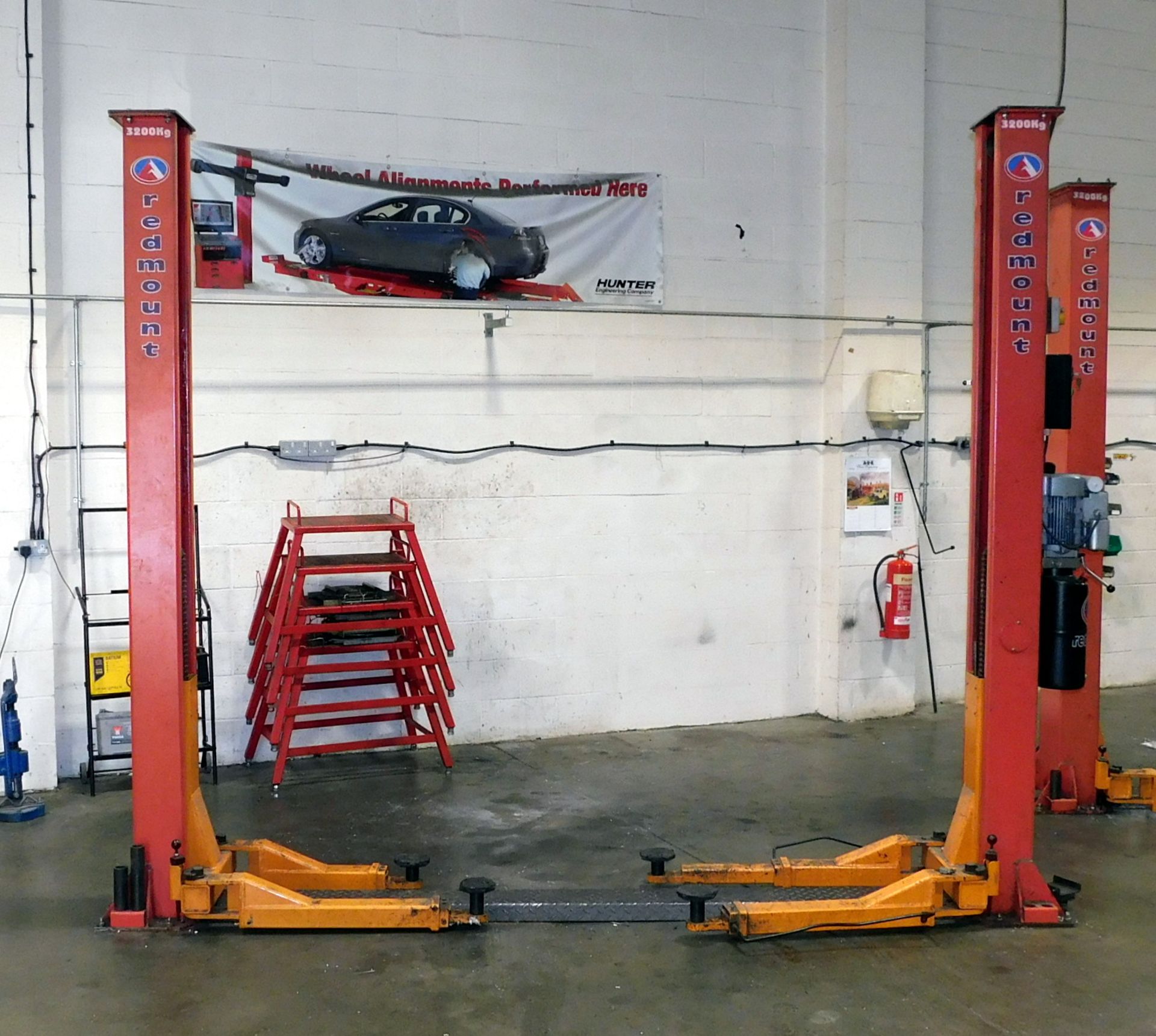 Redmount RM-3001 Two Post Vehicle Lift, 3200kg, S/N TP801135, Year of Manufacture 2008 (Located Unit