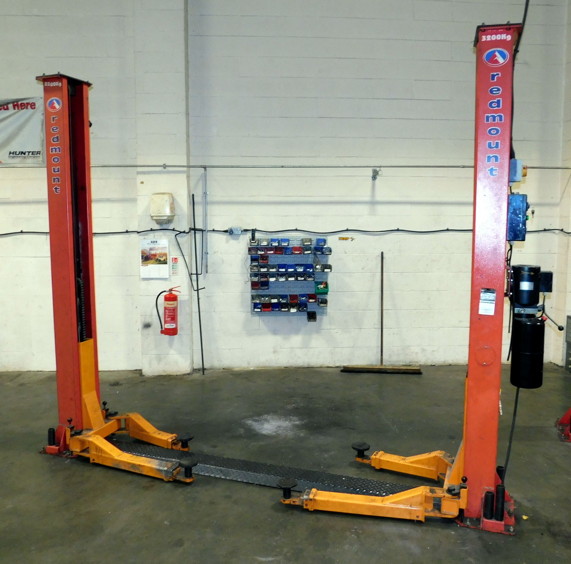 Redmount RM-3001 Two Post Vehicle Lift, 3200kg, S/N TP612102, Year of Manufacture 2006 (Located Unit