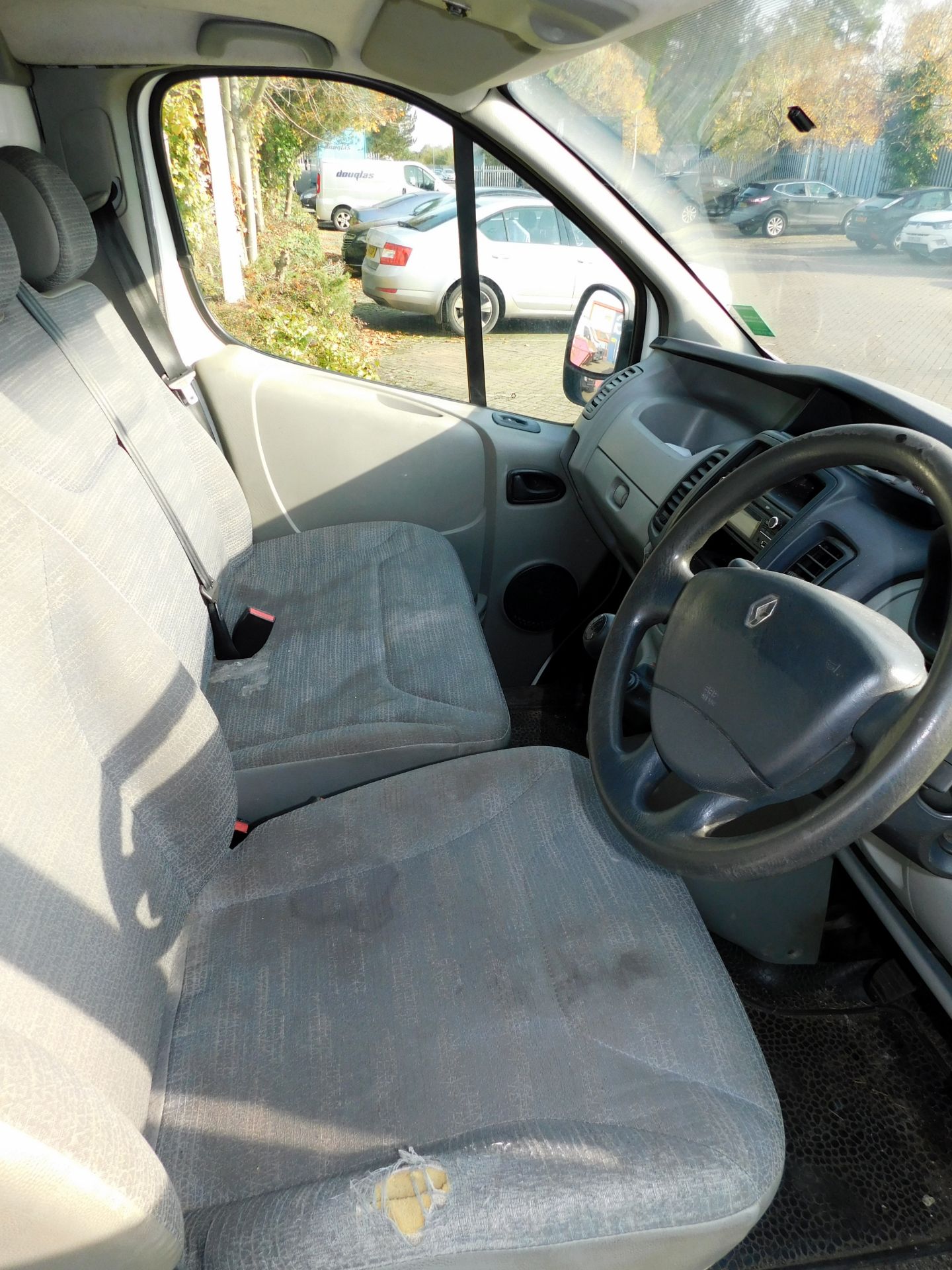 Renault Trafic LWB panel van, registration HY64 YKN, first registered 29th September 2014, MOT - Image 6 of 9