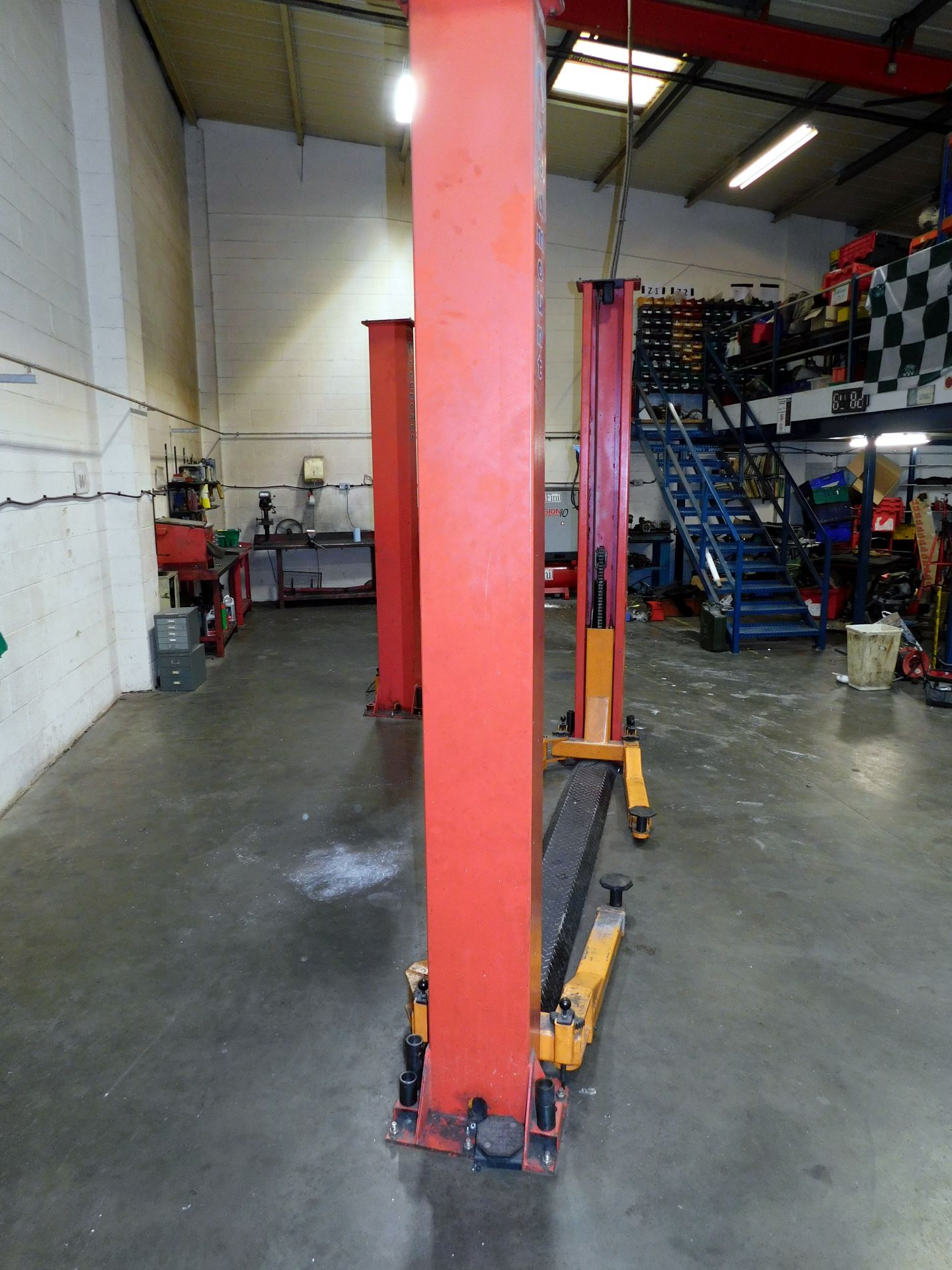 Redmount RM-3001 Two Post Vehicle Lift, 3200kg, S/N TP612102, Year of Manufacture 2006 (Located Unit - Image 8 of 10