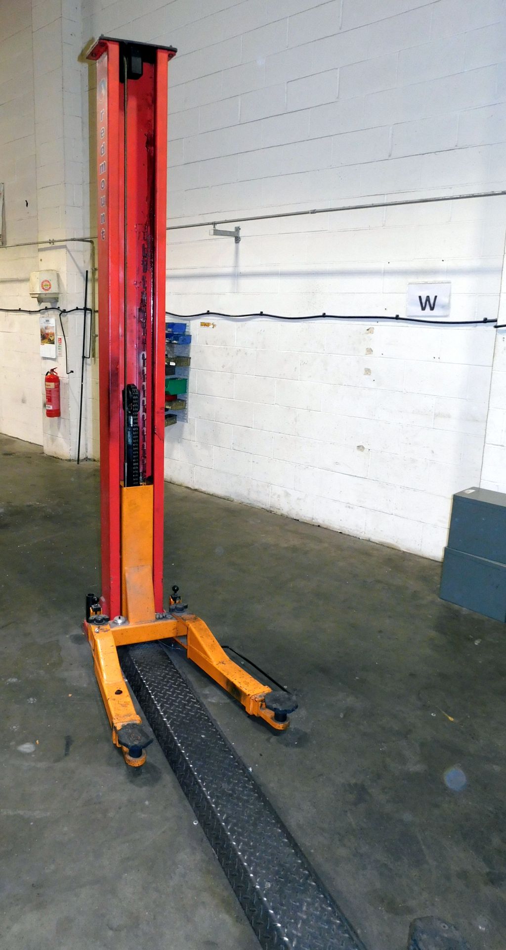 Redmount RM-3011 Two Post Vehicle Lift, 3200kg, S/N TP702146, Year of Manufacture 2007 (Located Unit - Image 9 of 11