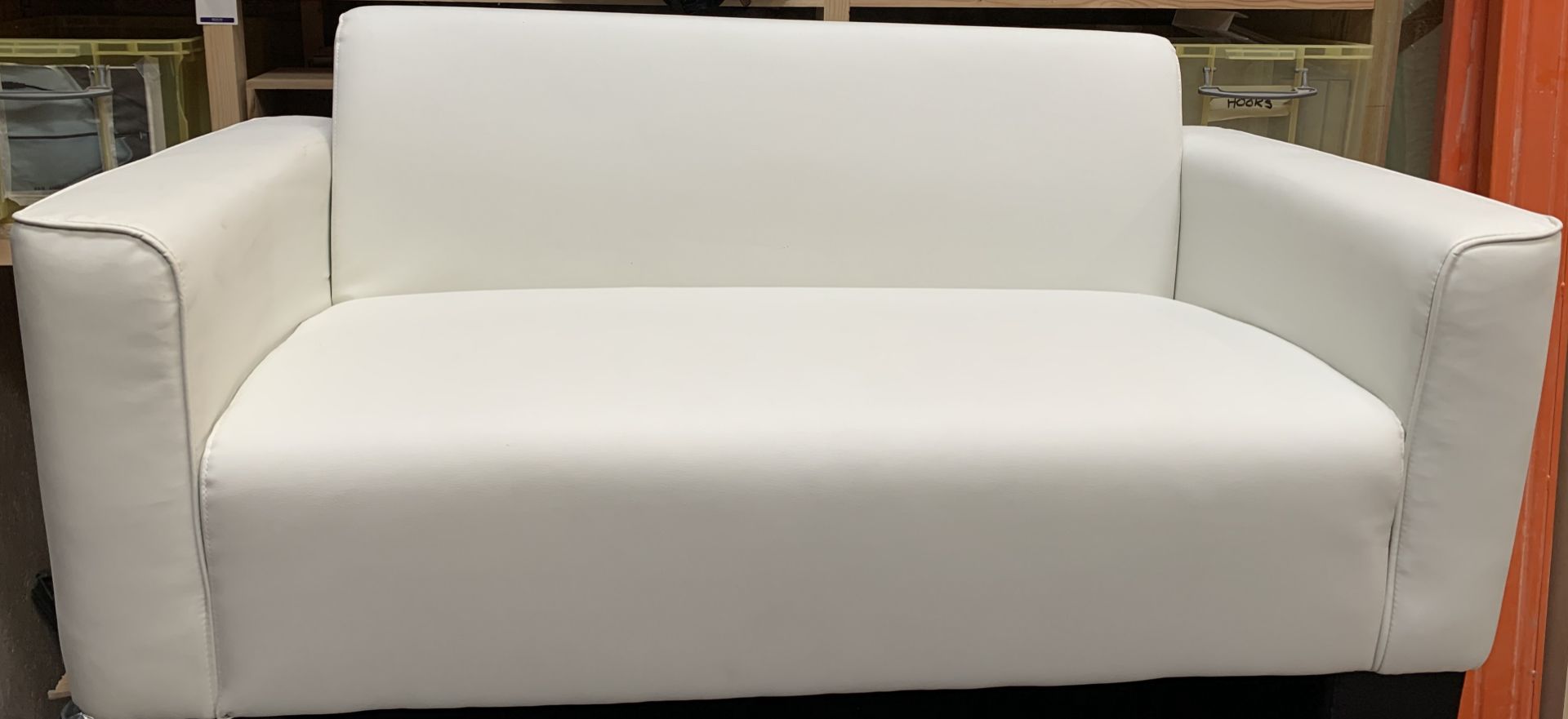 White Leatherette 2-Seat Settee (Located Sittingbourne – Please see General Notes for Full