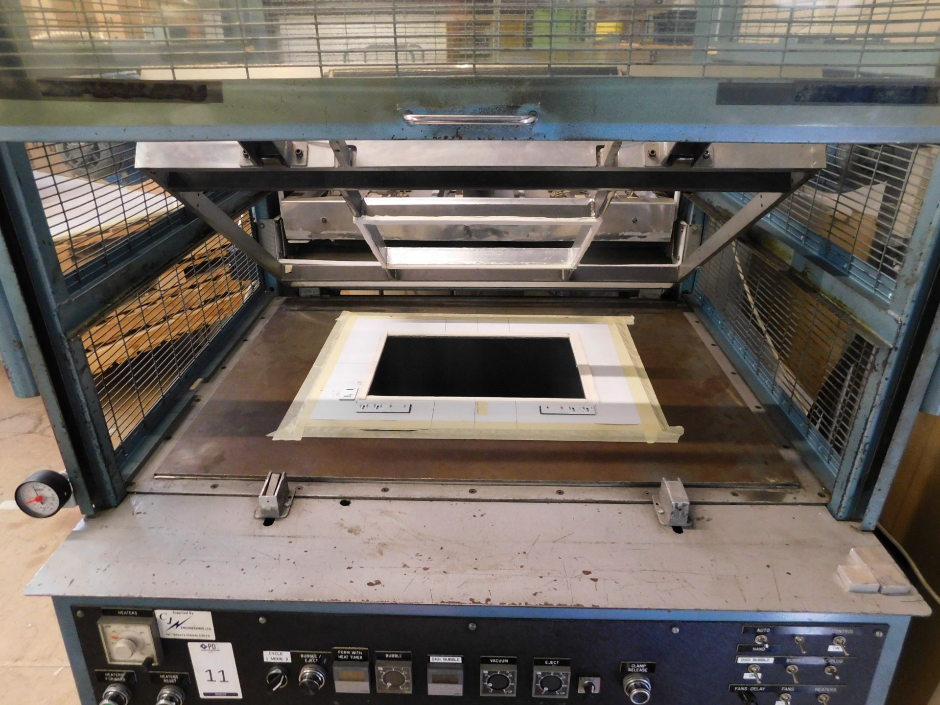 Schumaker 40305M Vacuum Forming Machine With Meech Static Elimination Unit (Located Mezzanine) ( - Bild 5 aus 5