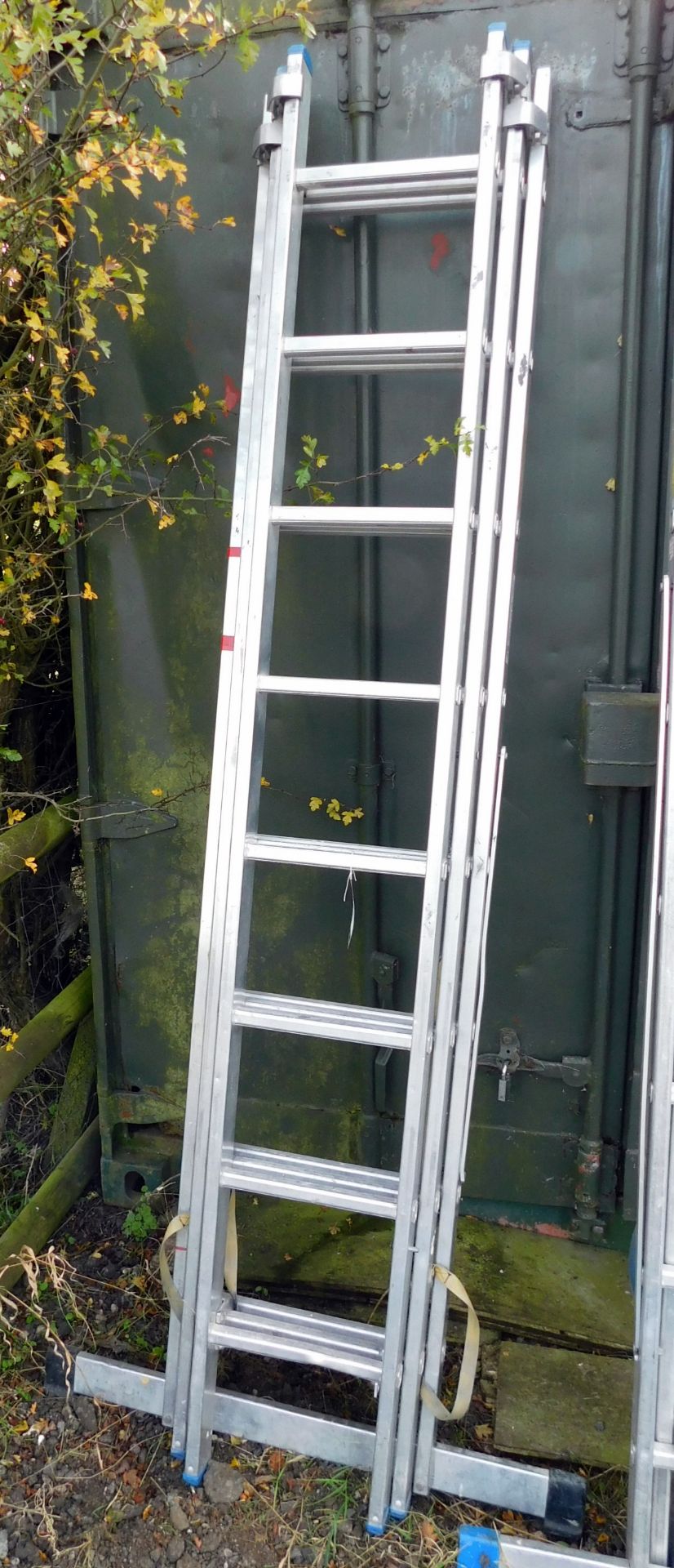 24-Rung Triple Extension Aluminium Ladders (Located Upminster – See General Notes for Full Address)