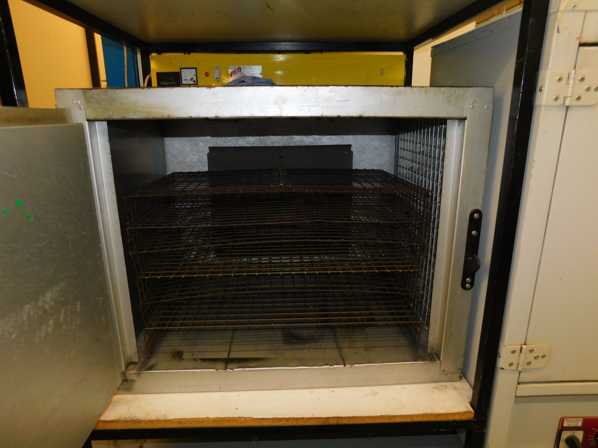 Unbadged 100 Degrees Centigrade Benchtop Oven, Approx. Size 700mm X 400mm X 350mm (Located - Bild 2 aus 3