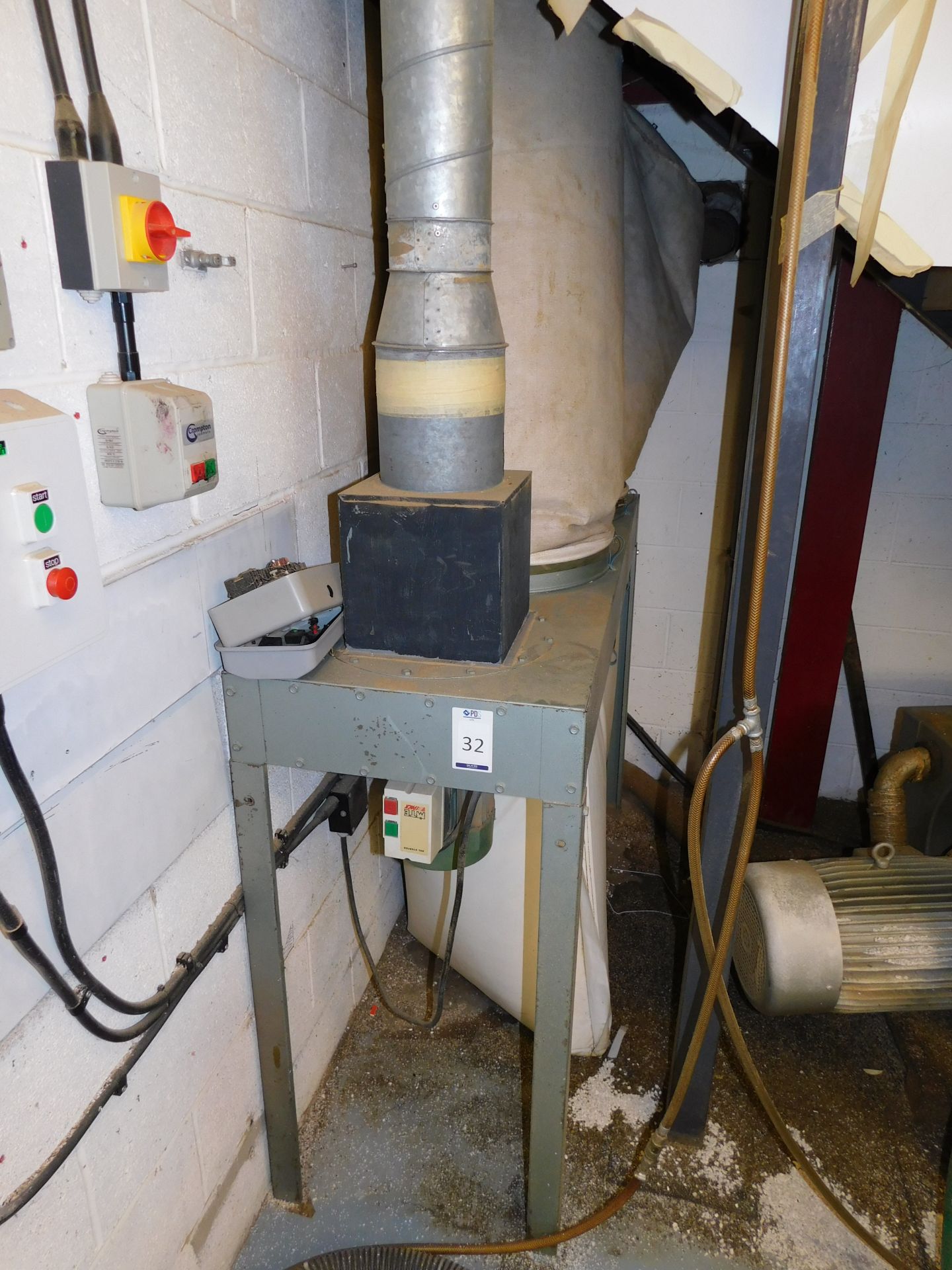 Double Bag Dust Extraction Unit With Ducting (Located Northampton – See General Notes for Full