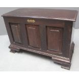 18TH CENTURY STYLE OAK COFFOR BACH having moulded top and hinged lid above three rectangular