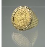 GEORGE V 1918 SOVEREIGN RING in 9ct gold engraved ring mount. Ring size V. Weight in total 16.