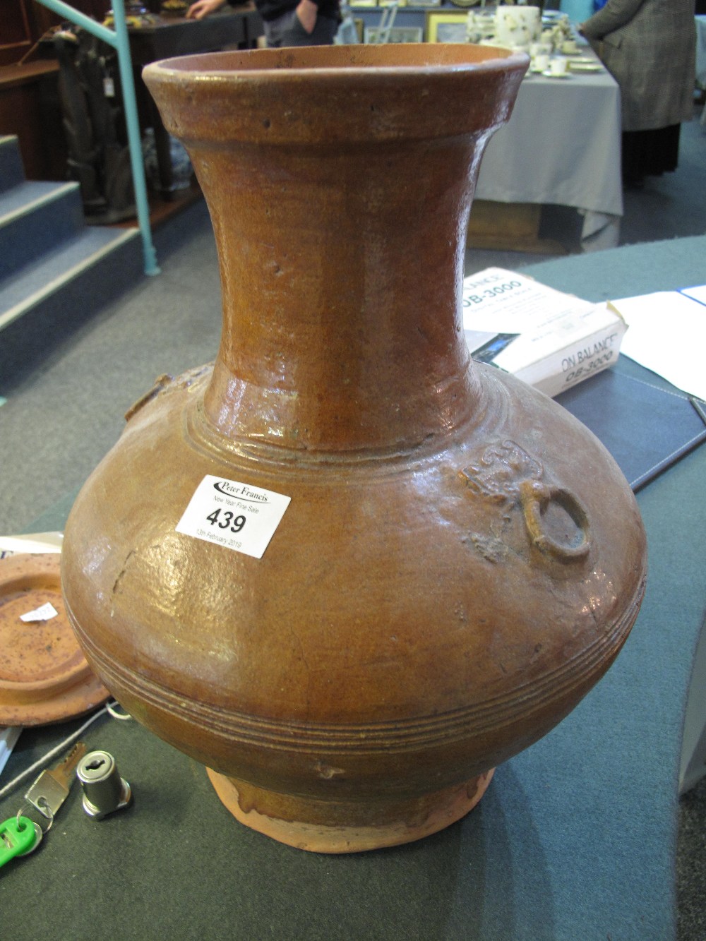 LARGE CHINESE HAN DYNASTY RED EARTHENWARE BROWN ASH GLAZED STORAGE JAR AND COVER, - Image 6 of 6
