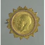 A GEORGE V 1914 OLD SOVEREIGN IN 9CT GOLD BROOCH mount. Weight 10.5g approx. (B.P. 24% incl.