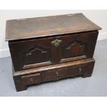 18TH CENTURY CARMARTHENSHIRE OAK COFFER BACH having moulded edge top,