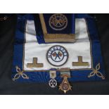 FINE 9CT GOLD AND SILVER MASONIC PAST MASTERS JEWEL,