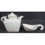 SMALL CHINESE LIDDED PORCELAIN EWER,