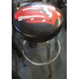 Retro circular bar stool on a chrome base. (B.P. 24% incl.