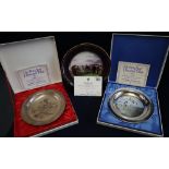 Two silver Sir Peter Scott Christmas plates 1970 and 1971, 12 troy ozs approx for both.
