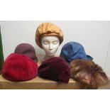 Bag of vintage ladies hats to include; various velvet, felt,