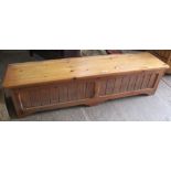 Modern pine blanket box with hinged lid. (B.P. 24% incl.