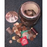 Oak biscuit barrel containing assorted mainly QEII British coins. (B.P. 24% incl.