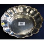 Silver petal edged bowl. 14 oz troy approx. 23 cm diameter approx. (B.P. 24% incl.