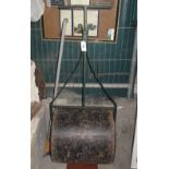 Cast iron garden roller. (B.P. 24% incl.