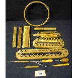 A tray of antique and vintage wooden sewing bygones and equipment to include; netting shuttle,