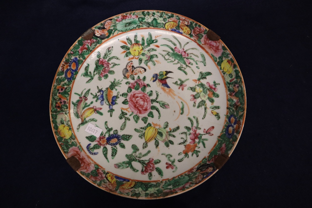 Tray of mixed Chinese porcelain dishes to include; Canton famille rose decorated dish, - Image 2 of 11