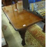 Victorian mahogany extending table on carved feet and casters. (B.P. 24% incl.
