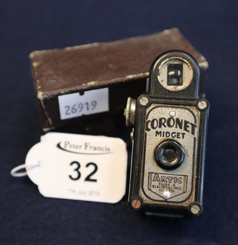 'Coronet' midget camera by Artic fuse and electrical Manufacturing Company,