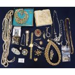 Bag of assorted costume jewellery to include; beads and necklaces etc. (B.P. 24% incl.