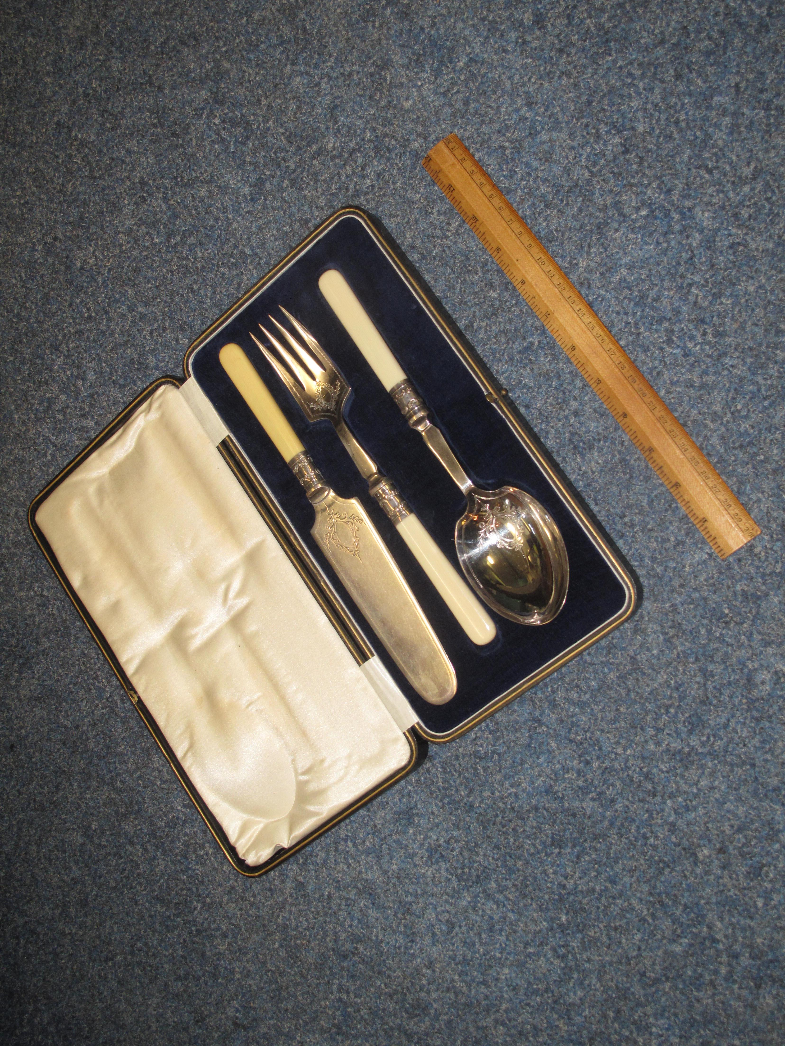 Box of assorted silver plated items, gallery trays, salvers, boxes of cutlery, loose cutlery, - Image 6 of 7