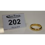 22ct gold ring. Approx weight 5.1g. (B.P. 24% incl.