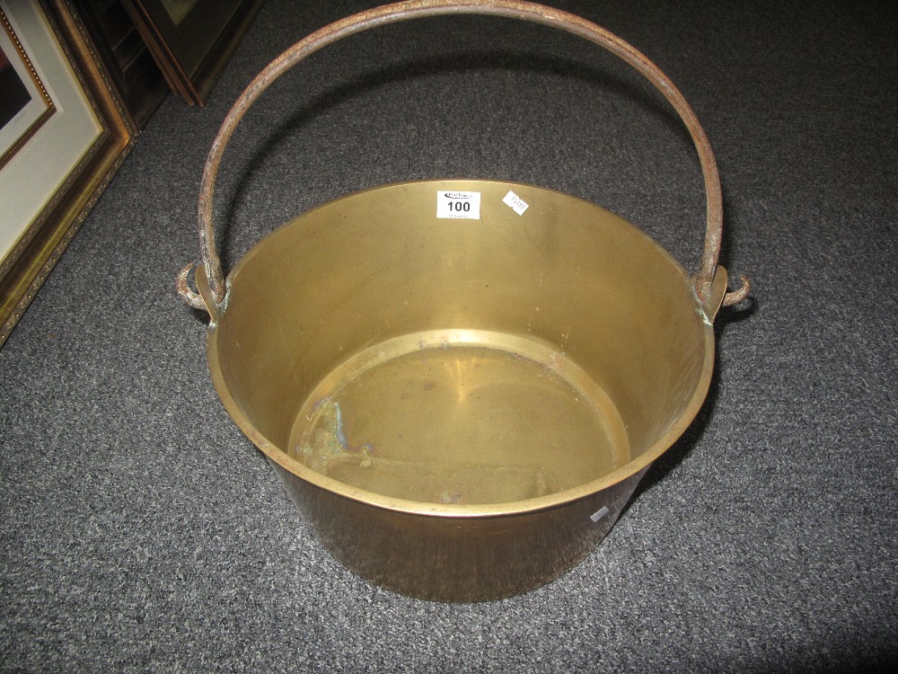 Heavy brass preserving pan with iron handle. (B.P. 24% incl. - Image 4 of 4