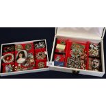 Ladies jewellery case containing assorted costume jewellery; various pin brooches,