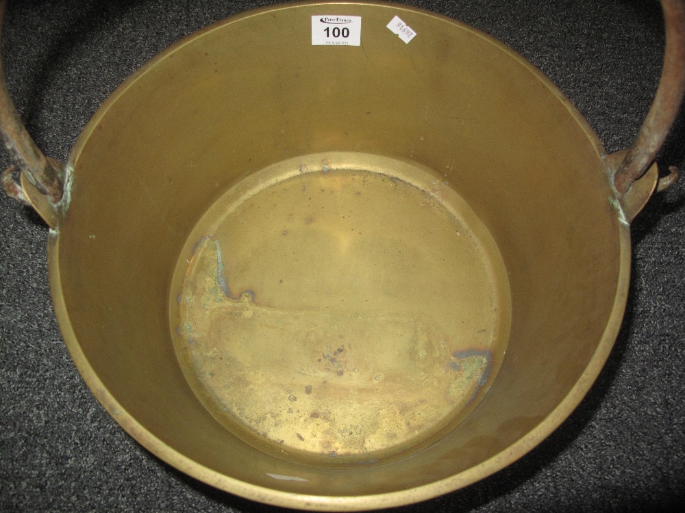 Heavy brass preserving pan with iron handle. (B.P. 24% incl. - Image 3 of 4