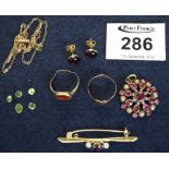 A collection of jewellery to include; an amethyst and pearl 9ct gold bar brooch, an intaglio ring,