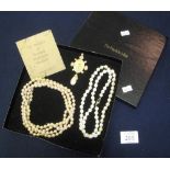 'The Treasures of Neptune' pearlescent necklace by Franklin Mint in fitted original box. (B.P.
