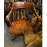 Early 20th Century oak spindle back captain's or office swivel armchair. (B.P. 24% incl.
