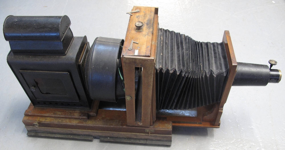 LATE 19TH/EARLY 20TH CENTURY MAGIC LANTERN PROJECTOR having 'Grosvenor Enlarger' with lens.